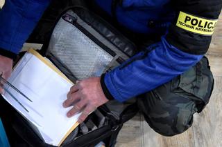 Tego się nie spodziewaliście. W tym lokalu wyborczym policja usuwała bombę! [ZDJĘCIA]