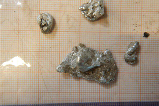 Bydgoszczanin ogrzewał dom starymi meblami! Do niczego się nie przyznał. Zaskakujący finał