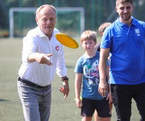  Filmik z Tuskiem trafił do sieci! Donald Tusk zaskoczył dzieci i ministra sportu