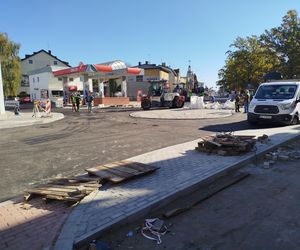 Na ul. Floriańskiej w Siedlcach powstaje nowe rondo ósemkowe i nowa nawierzchnia