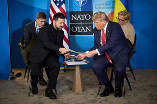 Zełenski leci do Trumpa ze wsparciem Europy. Ustalą warunki pokoju