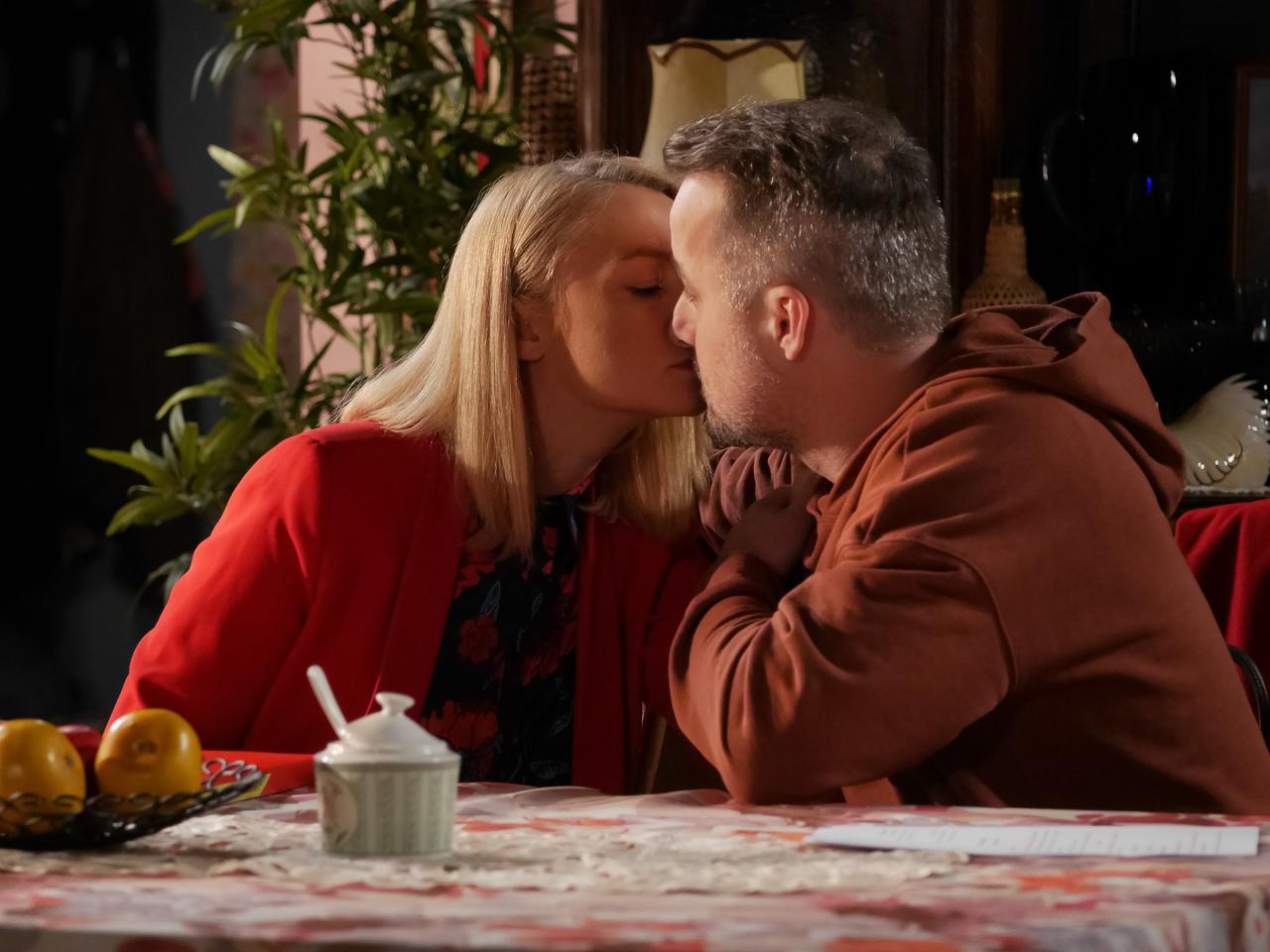 Pierwsza miłość po wakacjach 2020. Bartek zdemaskuje sadystę Mateusza i uwolni bitą Emilkę!