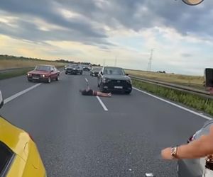 Kierowca mercedesa terroryzuje innych kierowców na autostradzie A4