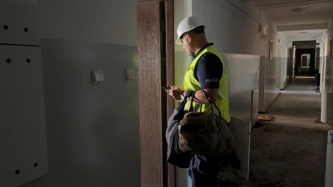 Tak wygląda w środku spalony blok w Ząbkach. Policja pokazała wszystko