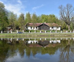 To jedna z najciekawszych małopolskich wsi. Jej ozdobą jest szlachecki dwór 