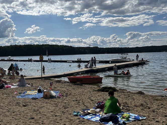 Wakacyjny patrol Eska Summer City na olsztyńskiej Plaży Miejskiej