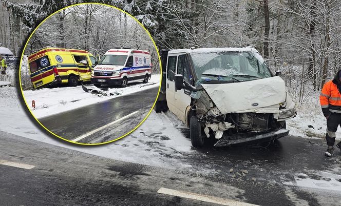 Zderzenie karetki pogotowia z samochodem dostawczym pod Warszawą. Ambulans zjechał na przeciwległy pas