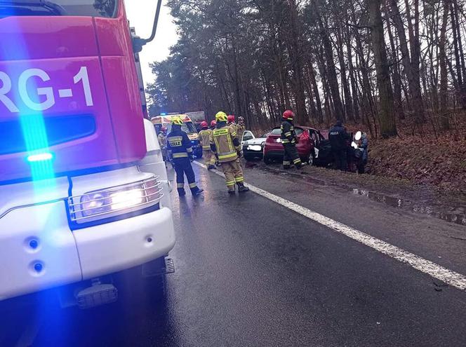 Poważny wypadek na granicy Torunia i gminy Zławieś Wielka. Trzy osoby ranne