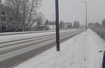 Drogowy armagedon w Tarnowie. Ciężarówki nie dają rady poruszać się po zaśnieżonych drogach i blokują ruch