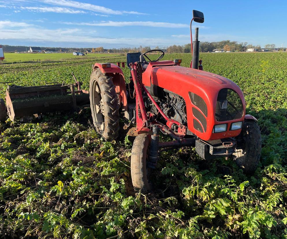 Rolnik wpadł pod jadący ciągnik! Mężczyzna trafił do szpitala [ZDJĘCIA]