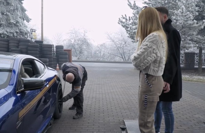Sportowe BMW "Królowej życia" nie mogło jechać dalej. Auto potrzebowało fachowej pomocy