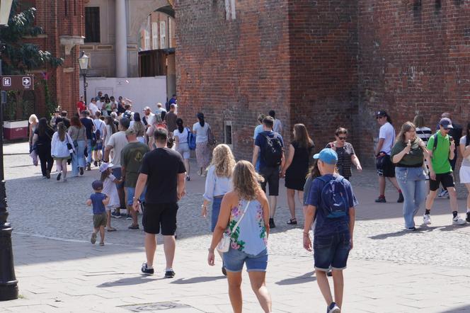 Tłumy turystów w Gdańsku. Ulice pękają w szwach