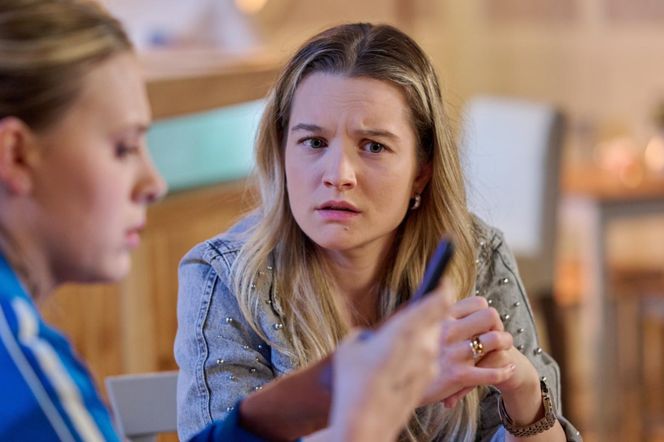 Na Wspólnej odc. 4061. Kasia (Julia Chatys), Daria (Patrycja Topajew)