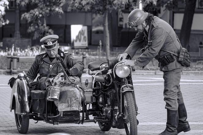 Maków Mazowiecki przeprasza za Wehrmacht. Grafika z niemieckimi żołnierzami zapraszała na Święto Wojska Polskiego