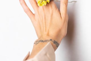 Manicure w stylu back to office. Te kolory idealnie pasują do biurowych outfitów