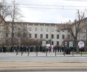 Warszawiacy szturmowali muzeum. Gigantyczne kolejki w ostatnim dniu wystawy obrazów Chełmońskiego