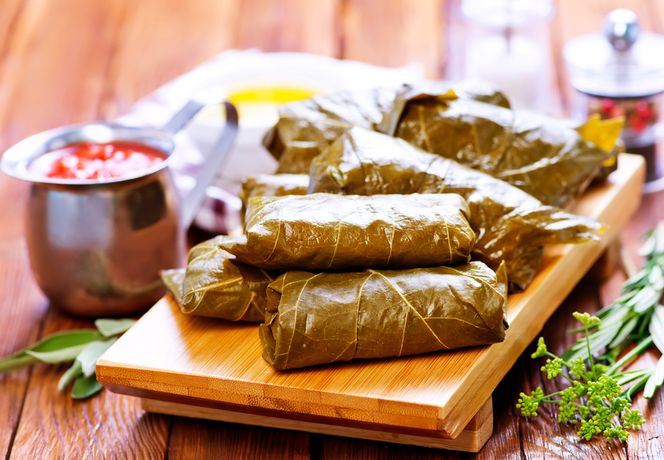 Dolma, dolmasi, dolmades - mięso mielone w liściach winorośli: przepis kuchni tureckiej