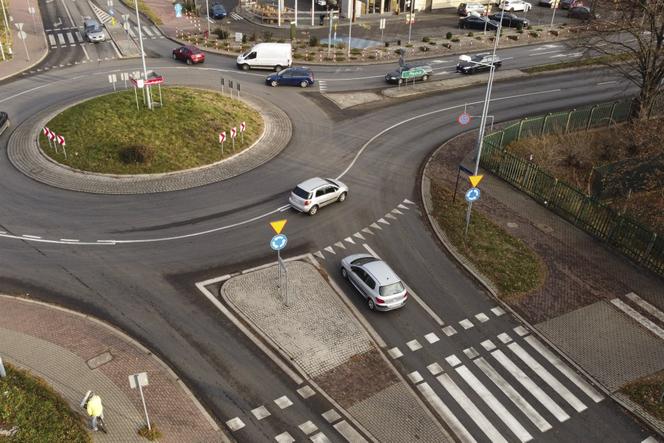 Emeryt oskarża: policja wywiozła mnie do lasu