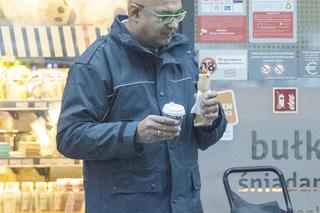 Alvin Gajadhur. Minister wozi sie sam