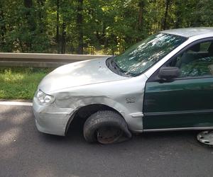 Koło Leszna samochód osobowy zderzył się z karetką. Karetka jechała na sygnale z pacjentem