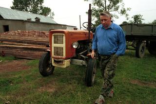 Andrzej Lepper na traktorze 