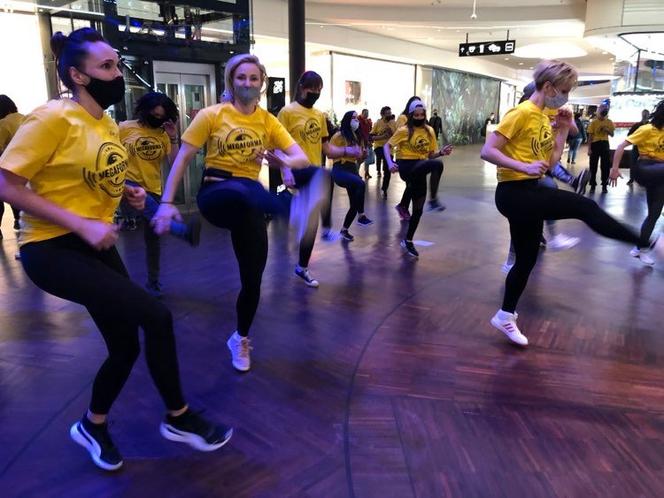 Flashmob w Manufakturze. Trenerzy z Łodzi chcą ratować branżę fitness
