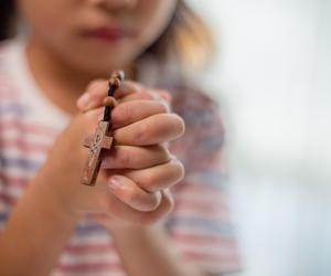 Weź do szkoły różaniec, ominą cię lekcje. Komunikat jednej ze szkół zaskoczył rodziców