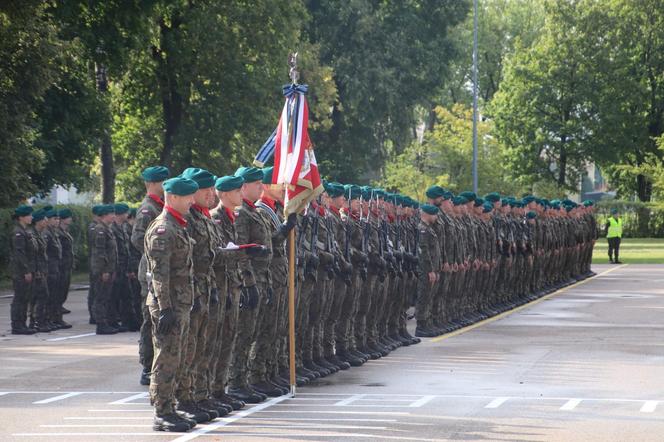 Żołnierz zrobił to podczas przysięgi. Wszystkim odebrało mowę