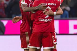 Robert Lewandowski pokazał Arjenowi Robbenowi jak strzelać karne i został bohaterem Bayernu