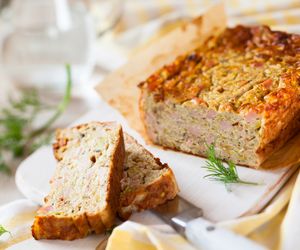 Pieczeń rzymska z indyka i cukinii: przepis na pyszny klops drobiowy