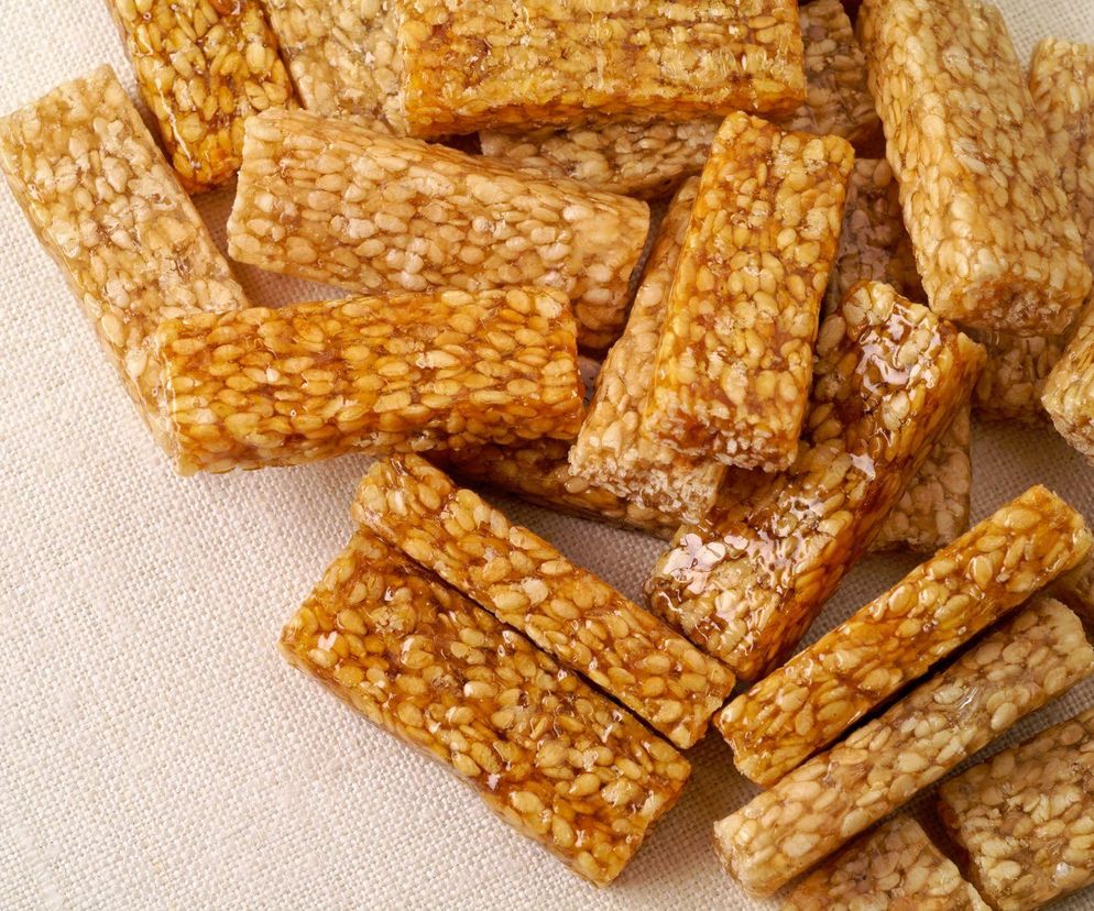 Domowe sezamki bez tajemnic. Pyszny przepis dla małych i dużych łasuchów