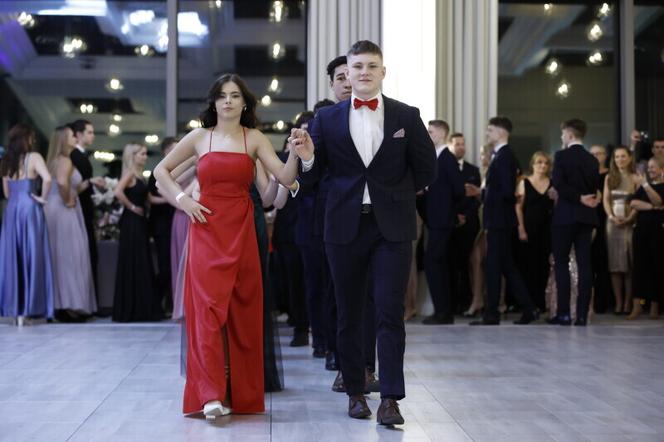 Studniówka na 34. piętrze. Bal maturalny IV LO w Gdańsku [ZDJĘCIA]