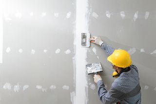 Ściana z płyt gk – jak poprawnie montować płyty karton-gips?