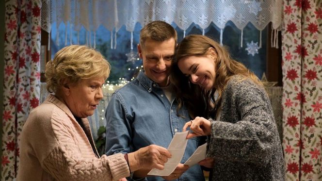 	M jak miłość odc. 1855. Paweł (Rafał Mroczek), Franka (Dominika Kachlik), Barbara (Teresa Lipowska)