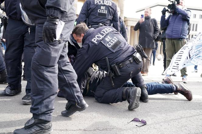 Udaremniony zamach stanu w Niemczech! 25 osób zatrzymanych, wśród nich Rosjanka