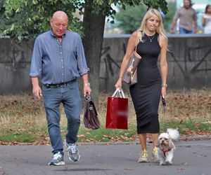 Jasnowidz Jackowski przyłapany w Warszawie. Młodsza, atrakcyjna kobieta i luksusowe zakupy