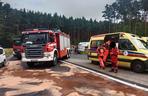 Zderzenie osobówki z ciężarówką na DK 10 pod Bydgoszczą! Wśród rannych kobieta i dwójka dzieci [ZDJĘCIA]