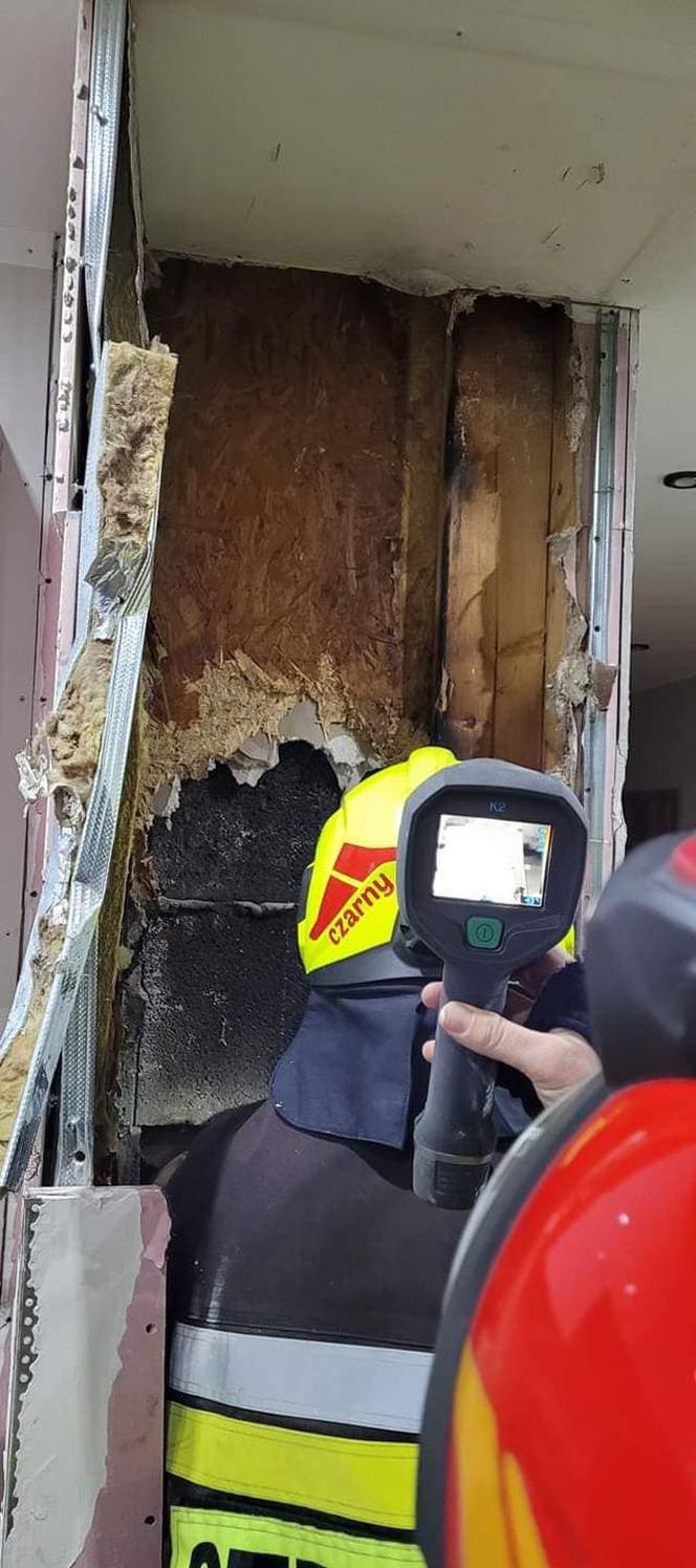 Pożar domu w Nowej Wsi Wielkiej! Na miejscu kilka zastępów straży pożarnej [ZDJĘCIA]