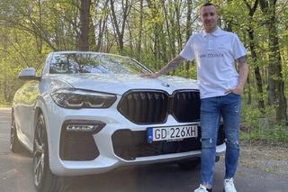 Jacek Góralski wyjechał z salonu modnym gigantem