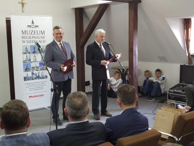 Zdjęcia z otwarcia wystawy o historii piłki nożnej w siedleckim Muzeum Regionalnym