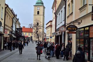 Rzeszowianie tłumnie ruszyli po pączki w Tłusty Czwartek 