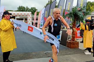 80-letni triathlonista przełamuje granice. Złamany kręgosłup go nie zniechęcił