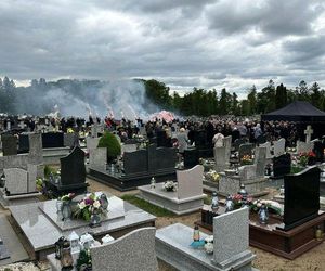 Tłumy na pogrzebie tragicznie zmarłej Mai. Kościół w Działdowie wypełniony po brzegi