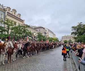 Wielka Rewia Kawalerii przeszła ulicami Krakowa. 200 koni maszerowało w centrum miasta