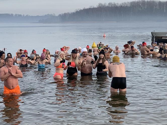 Sylwestrowe morsowanie na Pogorii w Dąbrowie Górniczej