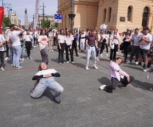 Pochód Juwenaliowy Łódzkich Uczelni. Studenci przejęli Łódź! [ZDJĘCIA]