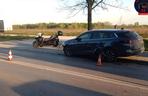 Zderzenie skutera z samochodem w Piasecznie. Do rannego wezwano śmigłowiec