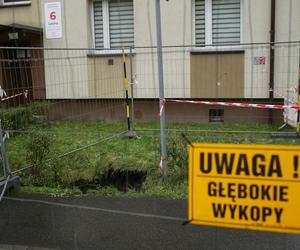 Zapadlisko przed blokiem Siemianowicach Śląskich