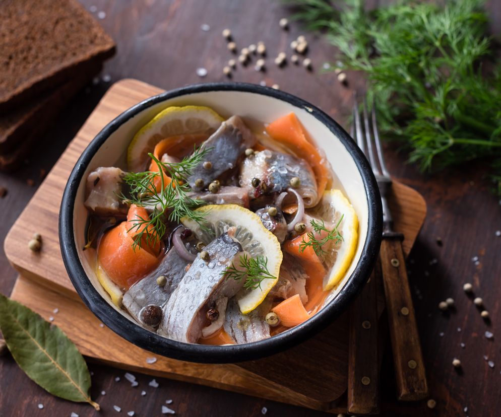 Jak zrobić śledzie matias mrożone? Przepis na holenderski przysmak