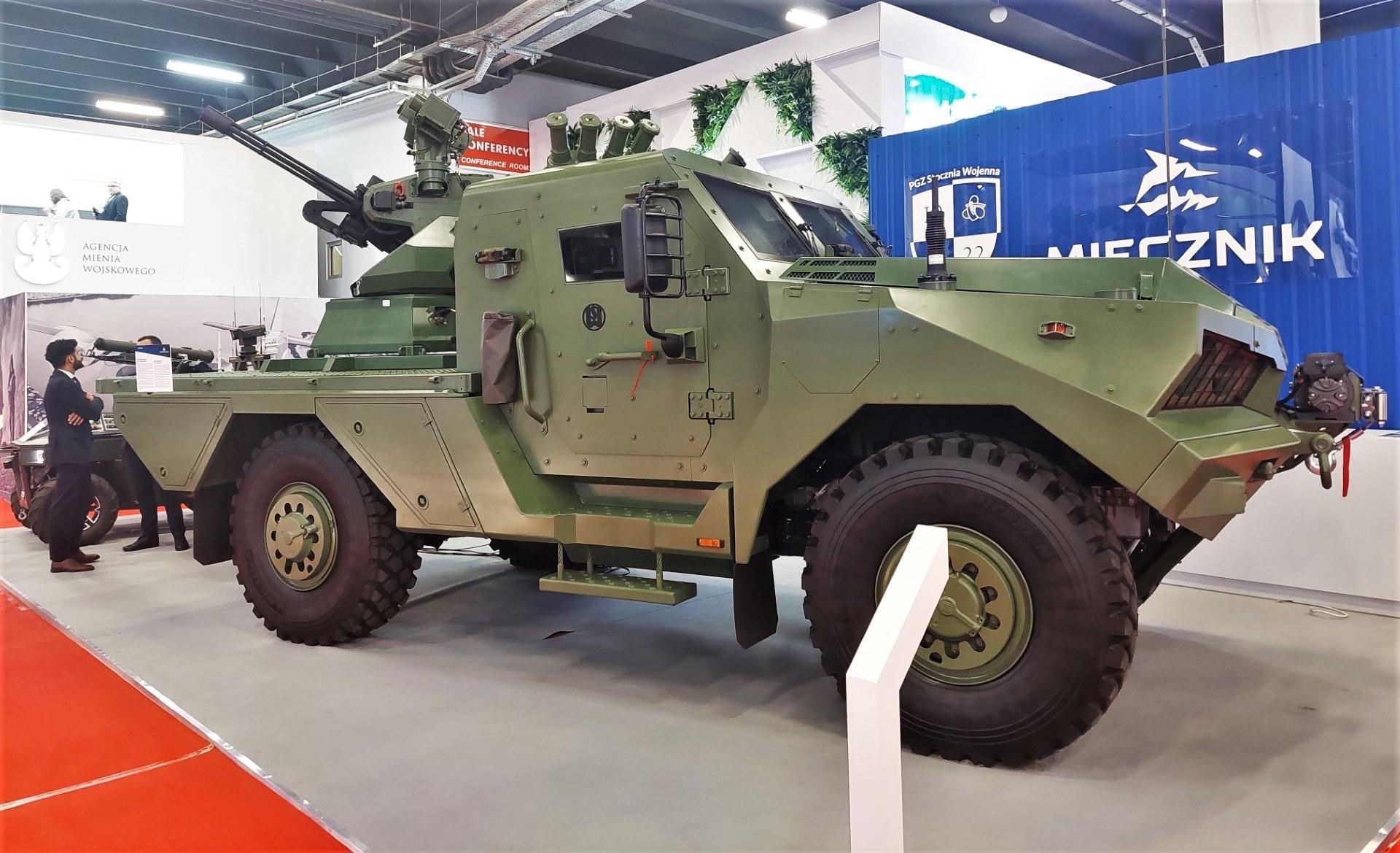 System antydronowy ZM Tarnów na pojeździe Waranie 4x4
